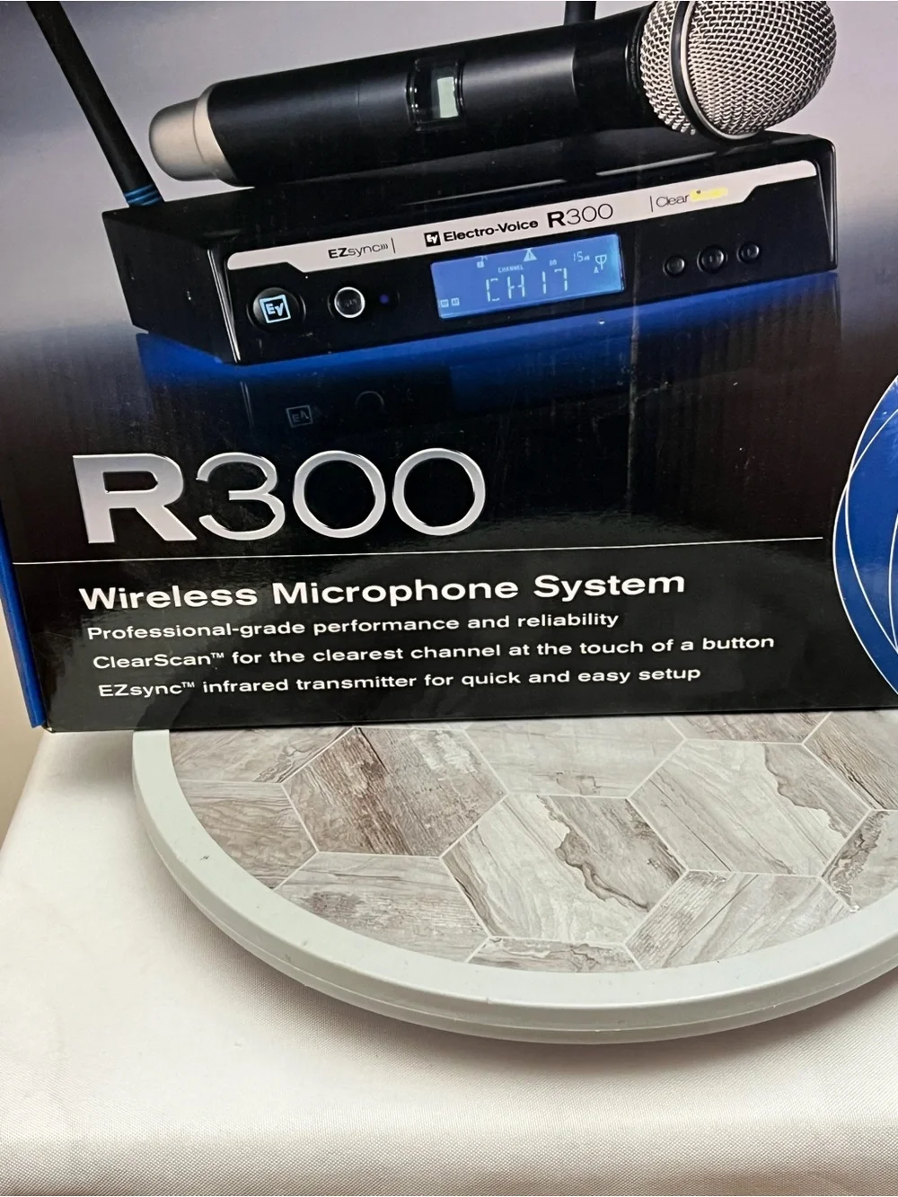 Electro-Voice R300 Wireless Microphone System Handheld Mic Receiver New Box